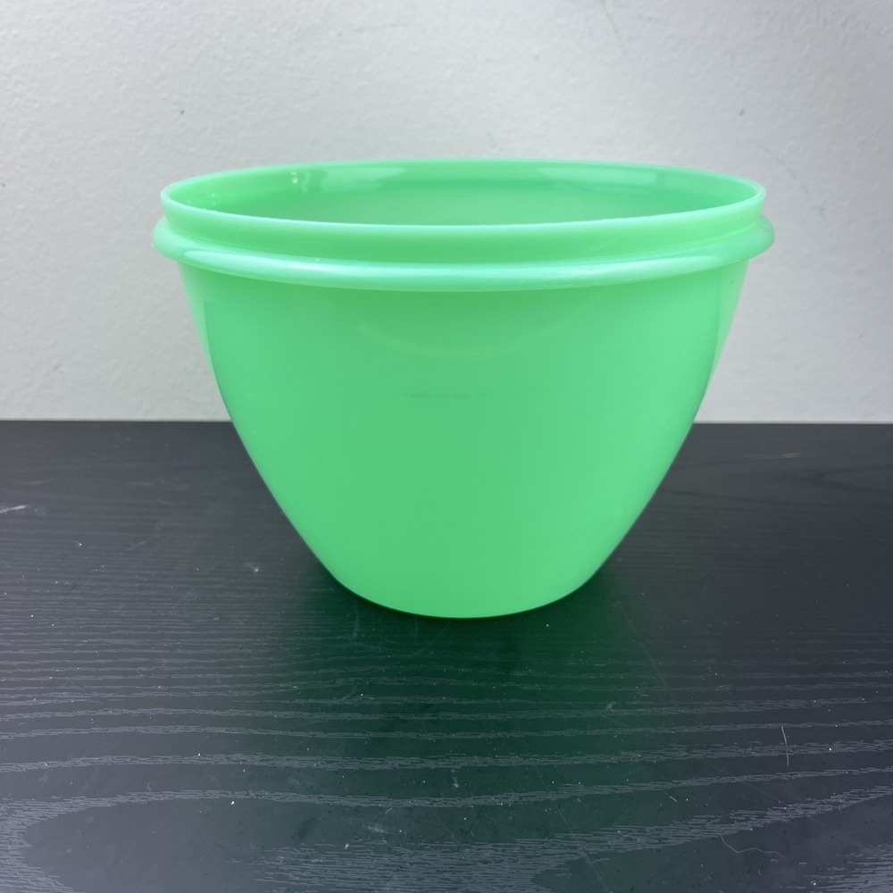 Vintage Tupperware Crisp-It #679-9 Jadite Lettuce Keeper Crisper No Lid No Spike